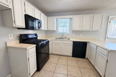 Photo 2 of 22 of 1390 Chapel Hill Ln SW, Marietta, GA