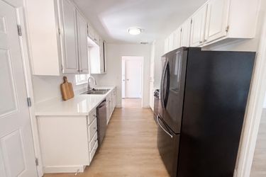 Photo 2 of 30 of 5313 Fernwood Way, Sacramento, CA