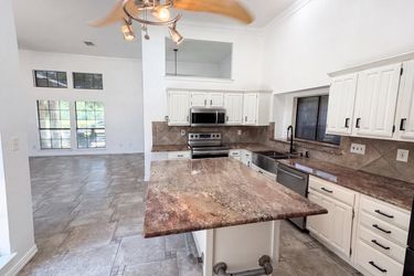 Photo 2 of 18 of 1613 Mullins Dr, Plano, TX