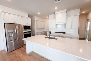 Photo 2 of 18 of 2262 N Marion Ave, Clovis, CA