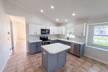 Photo 2 of 34 of 701 Magnolia Creek Cir, Orlando, FL