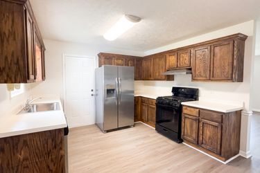 Photo 2 of 19 of 1040 Dodd Dr, Savannah, TN