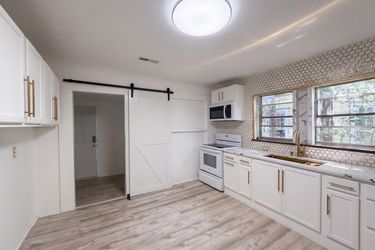 Photo 2 of 16 of 510 N Maple St, Durham, NC