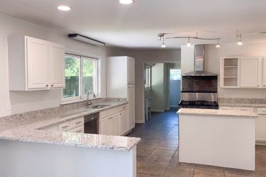 Photo 2 of 18 of 408 Wildhaven Cir, Gadsden, AL