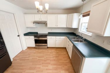 Photo 2 of 24 of 3211 Waterloo Cir, Indianapolis, IN