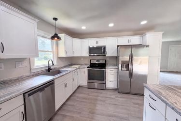 Photo 2 of 21 of 704 Morningside Dr, Mount Holly, NC