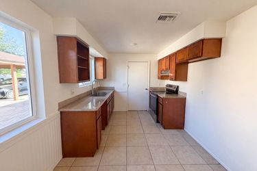 Photo 2 of 27 of 5617 W Hatcher Rd, Glendale, AZ