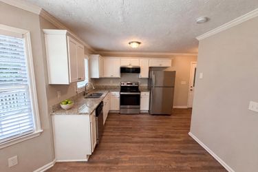 Photo 2 of 23 of 4078 Tara Ct, Loganville, GA
