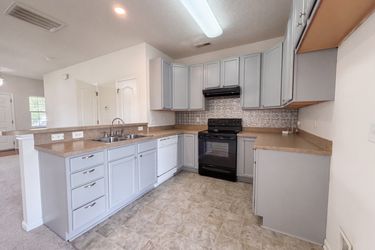Photo 2 of 17 of 210 Congaree River Dr, Summerville, SC
