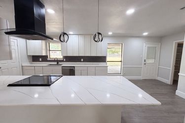 Photo 2 of 18 of 127 Jason Dr, Red Oak, TX