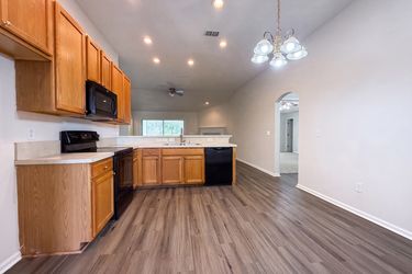 Photo 2 of 23 of 8436 Staplehurst Dr W, Jacksonville, FL