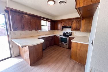Photo 2 of 20 of 3206 Lansbrook Ct, Duncan, OK