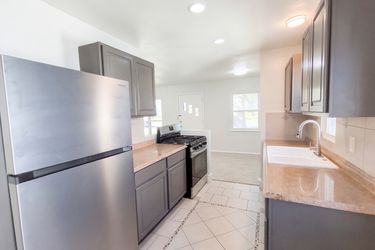 Photo 2 of 24 of 13807 Elsetta Ave, Cleveland, OH