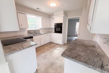Photo 2 of 25 of 16121 Lakeview Dr, Jersey Village, TX