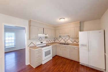 Photo 2 of 16 of 3311 Woodmere Ct, Hope Mills, NC