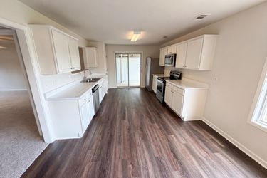 Photo 2 of 21 of 6126 Hickory Lane Dr, Union City, GA
