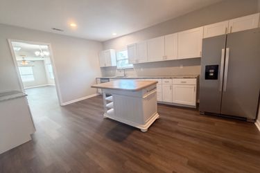 Photo 2 of 16 of 1425 E Cherry St, Sherman, TX