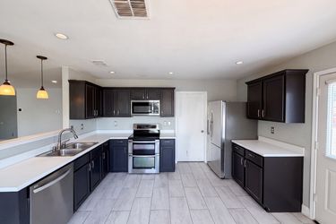 Photo 2 of 17 of 5244 New Castleton Ln, Fort Worth, TX