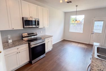 Photo 2 of 22 of 2220 Sumac Dr, Little Elm, TX