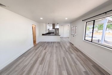 Photo 2 of 26 of 8266 Streng Ave, Citrus Heights, CA