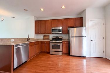 Photo 2 of 25 of 15613 John Diskin Cir, Woodbridge, VA