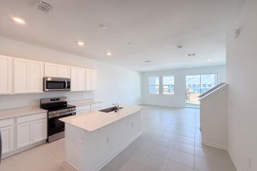 Photo 2 of 22 of 3110 Kurtz Ter, Davenport, FL