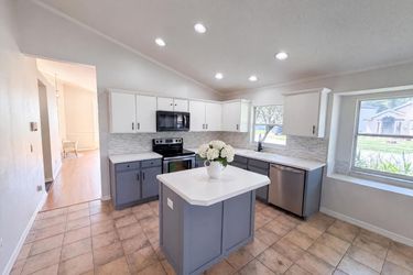 Photo 2 of 34 of 701 Magnolia Creek Cir, Orlando, FL