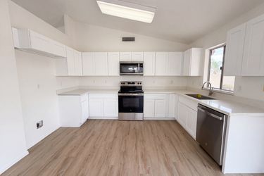 Photo 2 of 25 of 2945 E Hononegh Dr, Phoenix, AZ