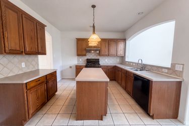Photo 2 of 27 of 1304 Grapevine Dr, Allen, TX