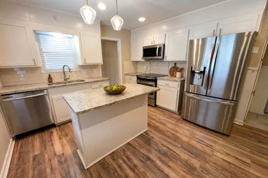 Photo 2 of 16 of 6817 Chickering Rd, Fort Worth, TX