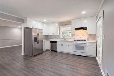 Photo 2 of 17 of 368 Nottingham Way SW, Marietta, GA
