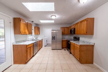 Photo 2 of 19 of 909 Axis Cir, Hope Mills, NC