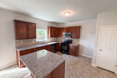Photo 2 of 23 of 7328 Toccoa Cir, Union City, GA