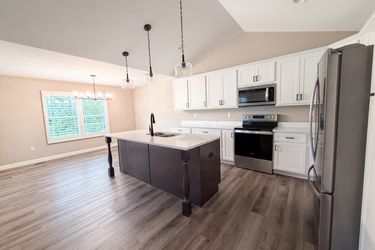 Photo 2 of 20 of 217 Emerald Way W, Granite City, IL