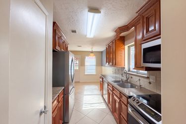 Photo 2 of 29 of 11819 Amblewood Dr, Meadows Place, TX