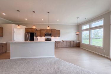 Photo 2 of 19 of 4370 Waters Edge Ln, Lebanon, OH