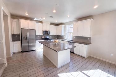 Photo 2 of 25 of 1687 Pena Ln, Woodland, CA