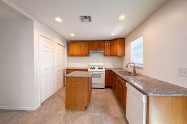 Photo 2 of 16 of 3537 Rebecca St, Houston, TX