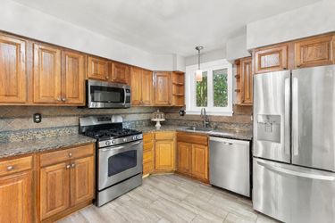 Photo 2 of 20 of 8706 Braeburn Dr, Annandale, VA