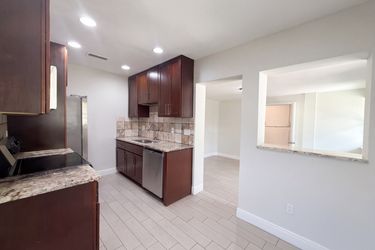 Photo 2 of 21 of 1610 Stevensons Dr, Clearwater, FL