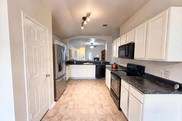 Photo 2 of 16 of 413 E Vega Ln, Killeen, TX