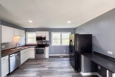 Photo 2 of 18 of 5601 Beaconsfield Rd, Charlotte, NC
