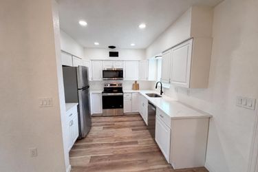 Photo 2 of 19 of 567 Baywood Dr N, Dunedin, FL