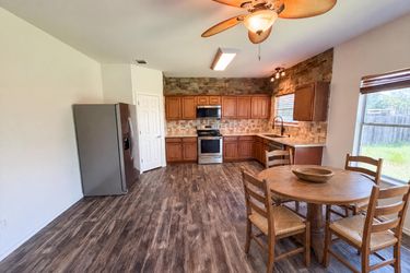 Photo 2 of 20 of 206 Almquist St, Hutto, TX