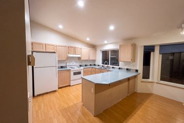 Photo 2 of 26 of 12531 81st Pl NE, Kirkland, WA