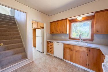 Photo 2 of 20 of 4815 SE 99th Ave, Portland, OR