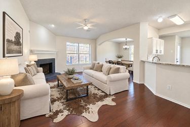 Photo 2 of 25 of 4541 Crystal Ln, Garland, TX