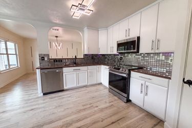 Photo 2 of 19 of 10602 Springwood Sq, Universal City, TX