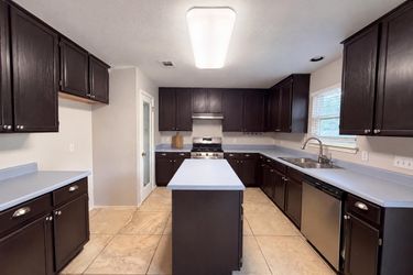 Photo 2 of 16 of 1722 Woods Blvd, Round Rock, TX