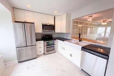 Photo 2 of 25 of 7904 Saddlehorn Ct, Manassas, VA